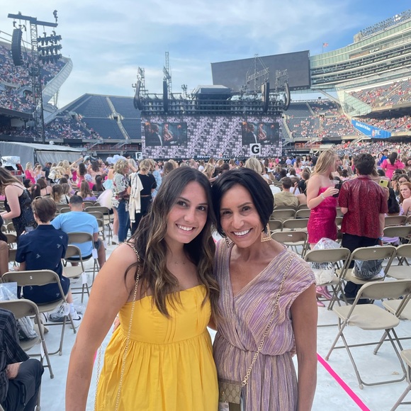 Meet your Posher, Stephanie - Picture 11 of 16